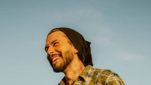 Álex Bencomo estrena "Polaroid"