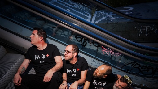Pa Q +